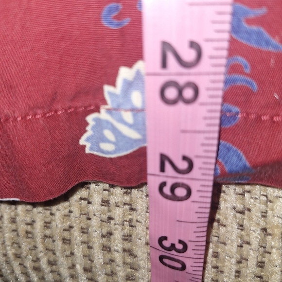 Old Navy Red and Cream Floral Tropical Short Sleeve Button Down Shirt In An XL. - Picture 4 of 6